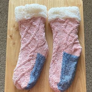 Aromasoles Cozy Pink and Blue Knit Slipper Grip Socks for Women (NWOT)